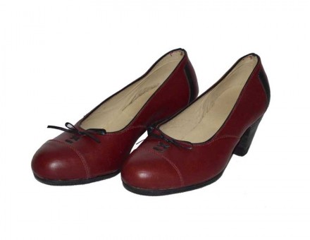 "Burgundy Heel" Burgundy women's shoe with small bow detail 2 1/2" heel
